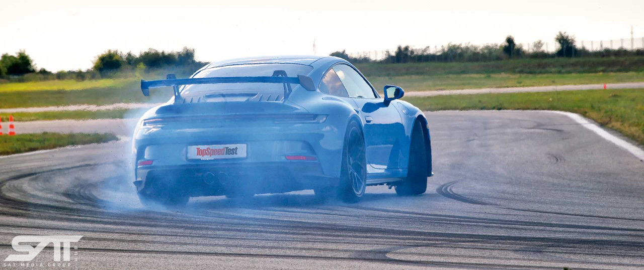 <p><span style="font-size: 18px; font-family: 'Frank Ruhl Libre';">Ovaj novi član familije GT je automobil visokih performansi nastao u saradnji sa sportskim odeljenjem Porše Motorspor